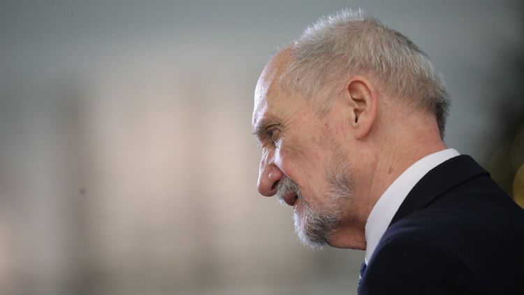 Macierewicz