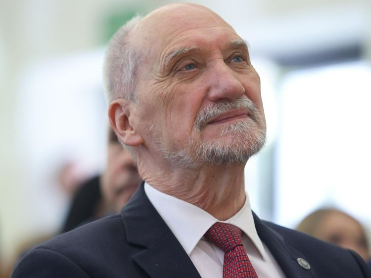 Macierewicz