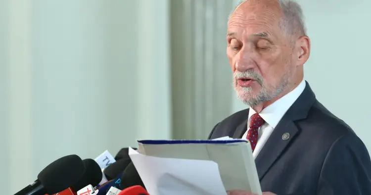 Macierewicz