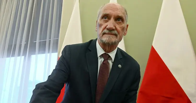 Macierewicz